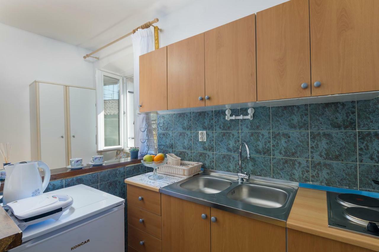 Studio Apartman Ela Pula Exterior foto
