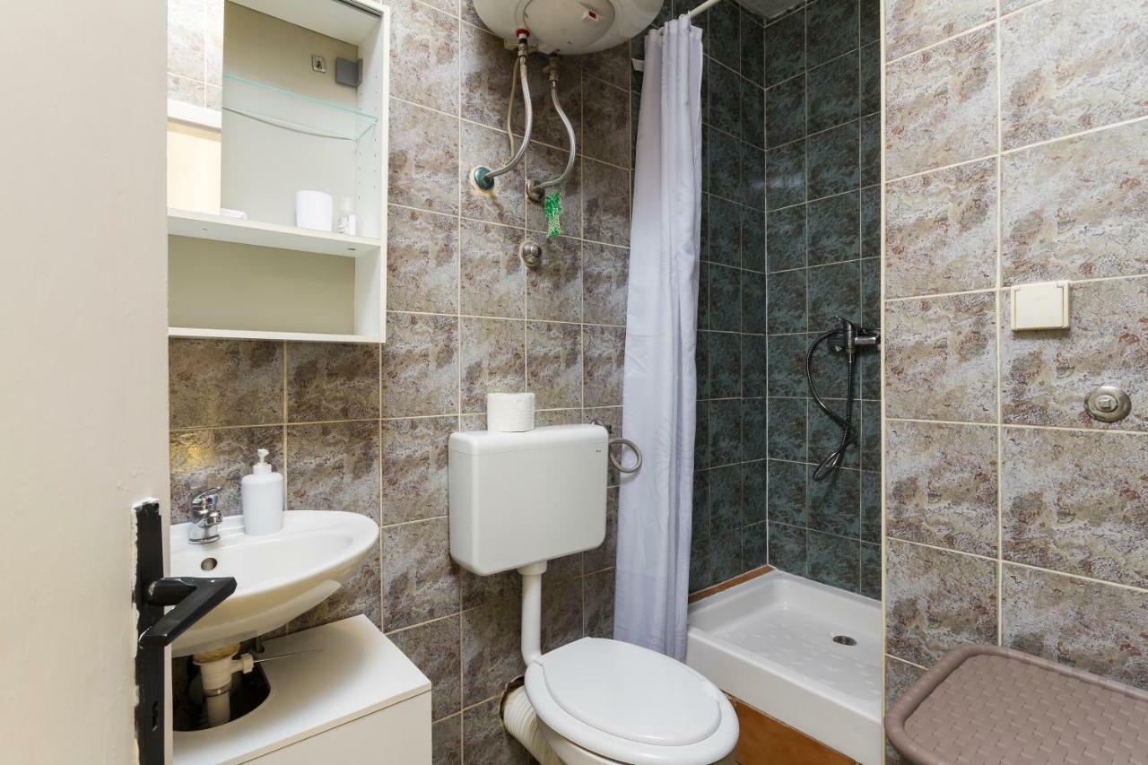Studio Apartman Ela Pula Exterior foto