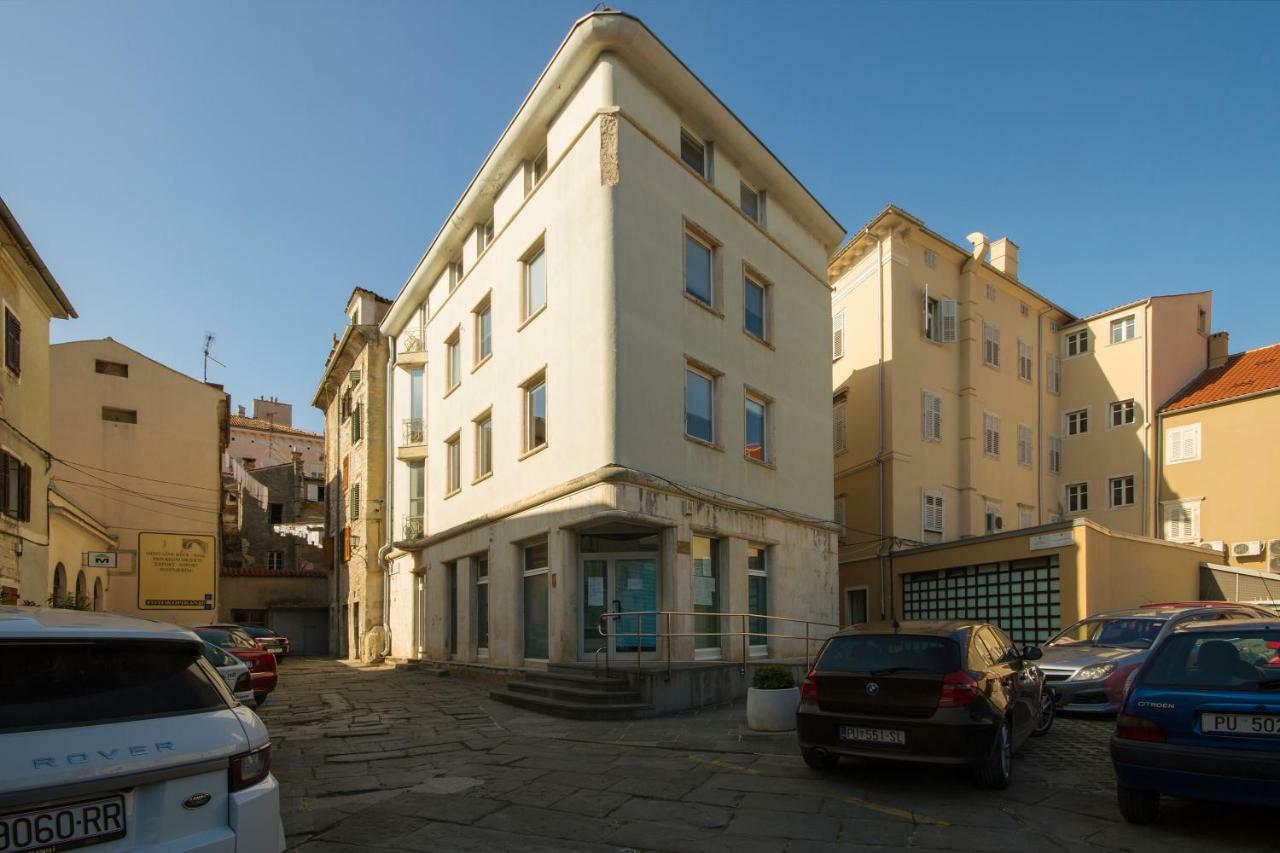 Studio Apartman Ela Pula Exterior foto